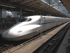 東京駅18番線で、折り返し準備中のN700系(8/3)(後追い) 東京駅18番線で、折り返し準備中のN700系(8/3)(後追い)